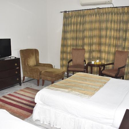 Pyramid International Guest House Islamabad Buitenkant foto