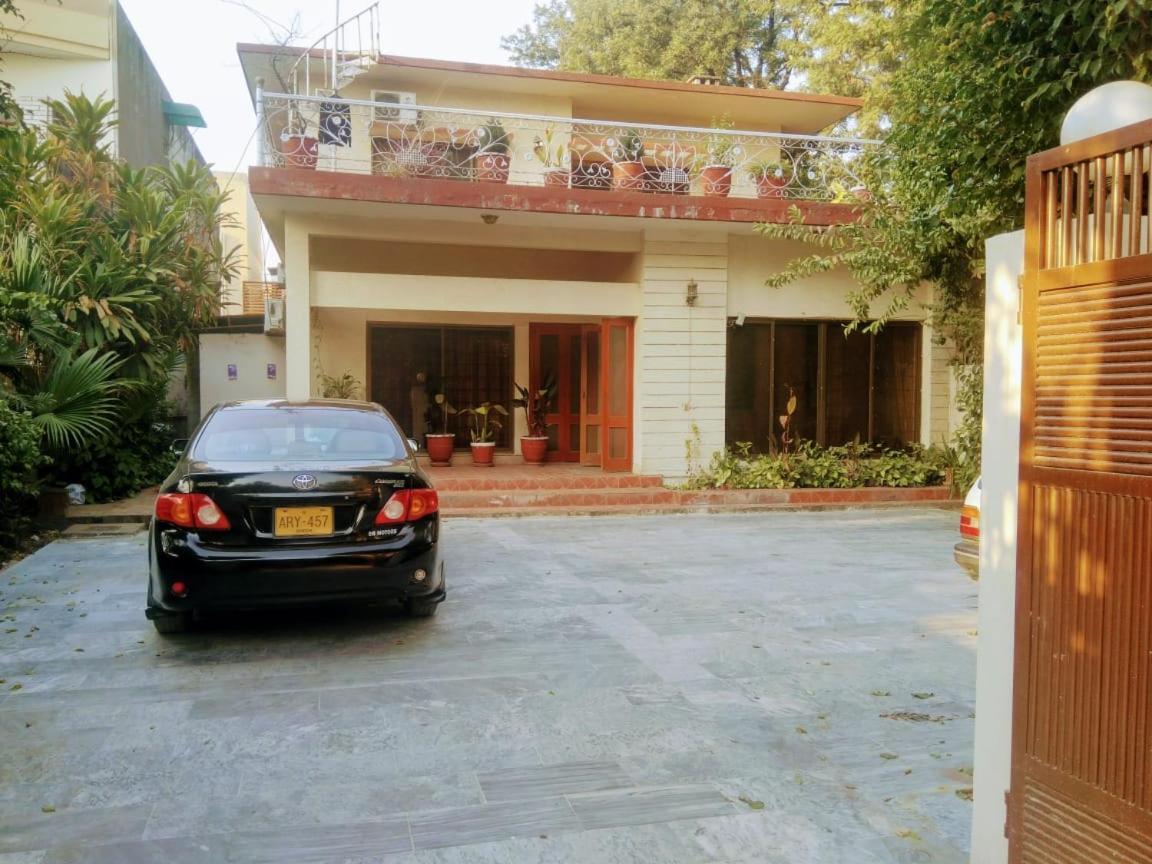 Pyramid International Guest House Islamabad Buitenkant foto