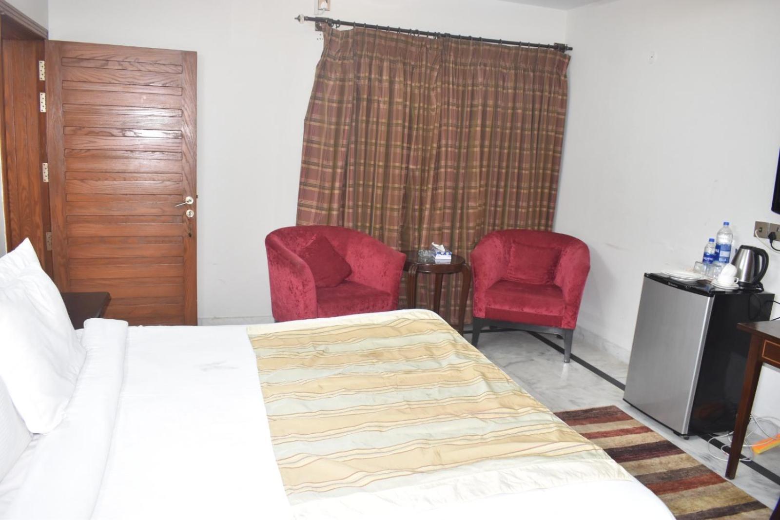 Pyramid International Guest House Islamabad Buitenkant foto