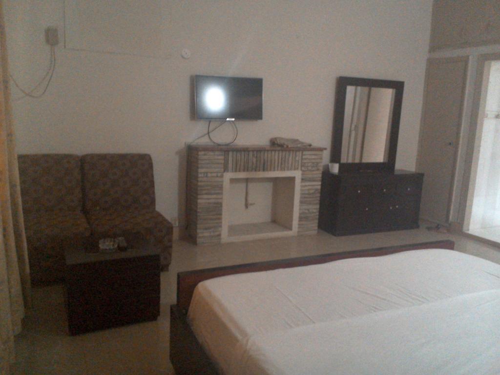 Pyramid International Guest House Islamabad Buitenkant foto