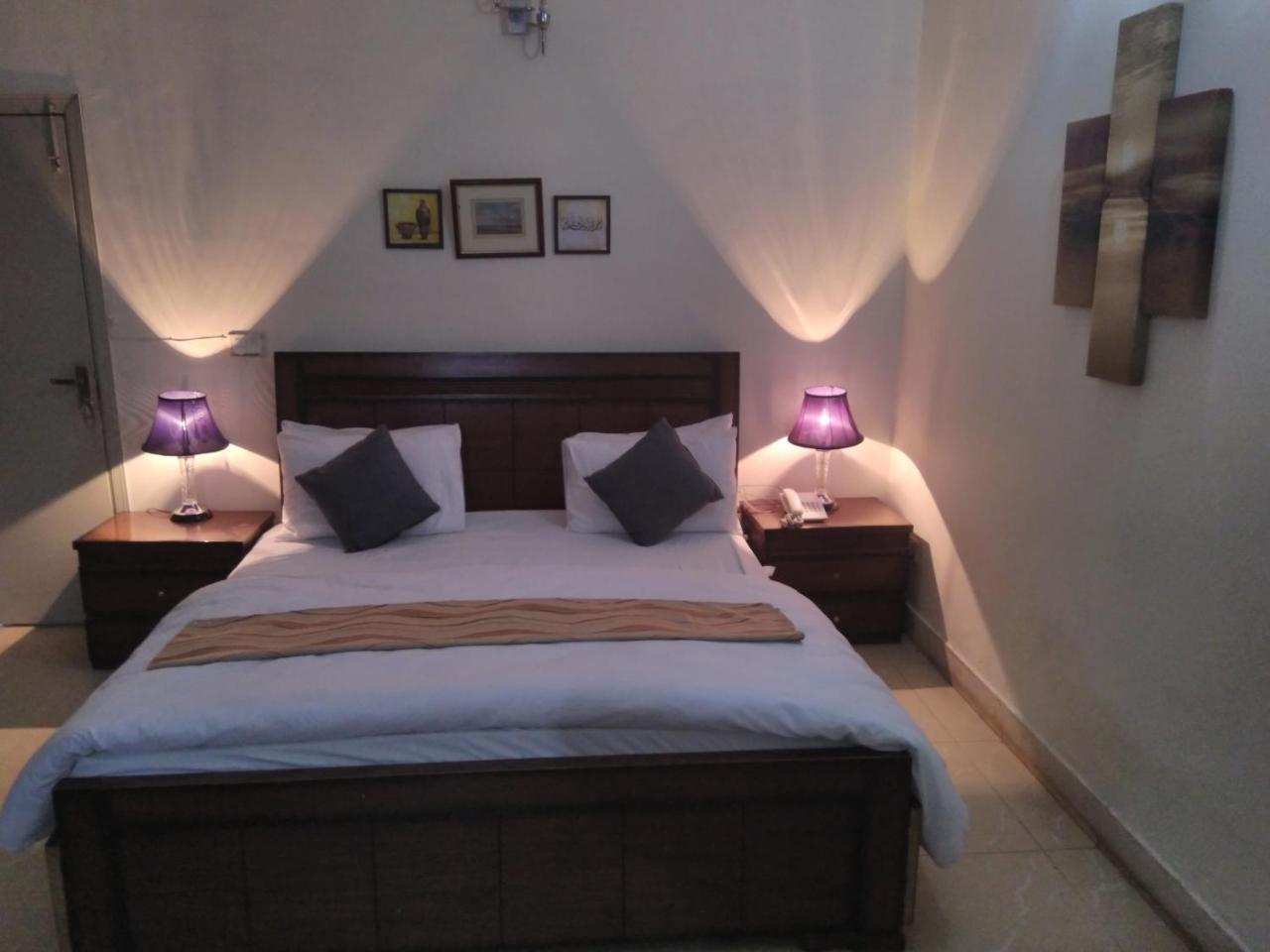 Pyramid International Guest House Islamabad Buitenkant foto