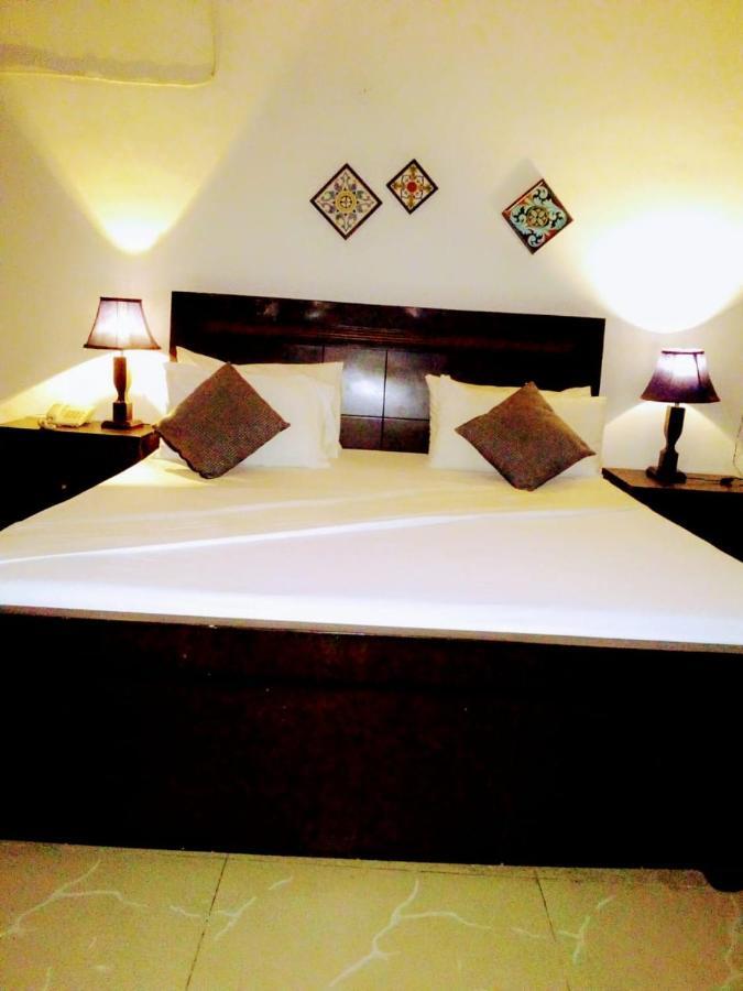 Pyramid International Guest House Islamabad Buitenkant foto